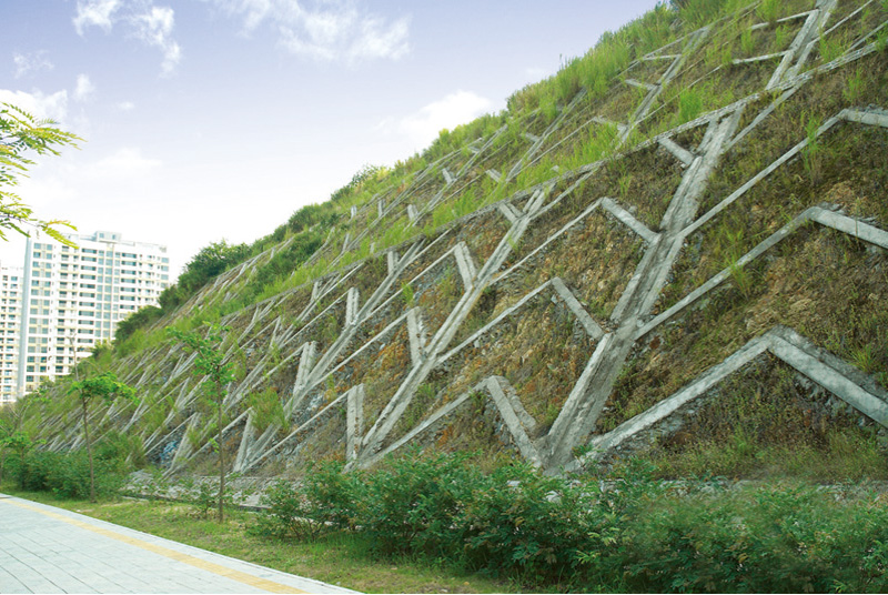 深圳-横岗边坡治理工程