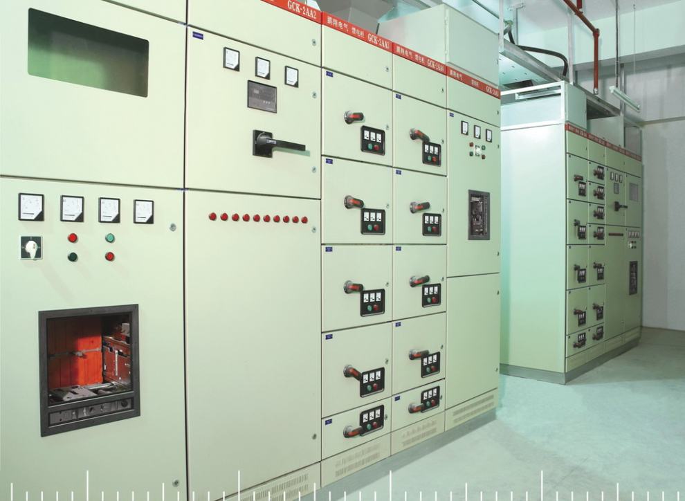 深圳-精茂科技配套生活区工程配电房设备安装