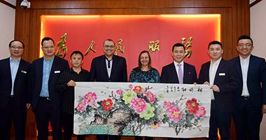 南非国民议会事务主席弗罗里克一行莅临银广厦集团调研指导